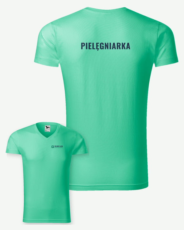 Wizualizacja: koszulka męska MALFINI Slim Fit V-neck (kolor: miętowy) z przykładowym logo fikcyjnej przychodni Zielony Klon na piersi i napisem PIELĘGNIARKA na plecach.