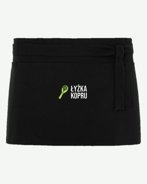 Wizualizacja: zapaska kelnerska JHK WKVENICE (kolor: czarny) z przykładowym logo fikcyjnego bistro Łyżka Kopru na przodzie.