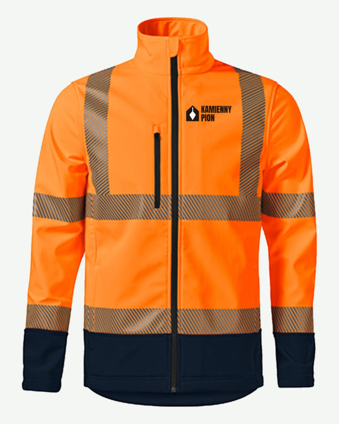 Wizualizacja: kurtka softshell RIMECK HV Drop (kolor: fluorescencyjny pomarańczowy) z przykładowym logo fikcyjnej firmy budowlanej Kamienny Pion na piersi.