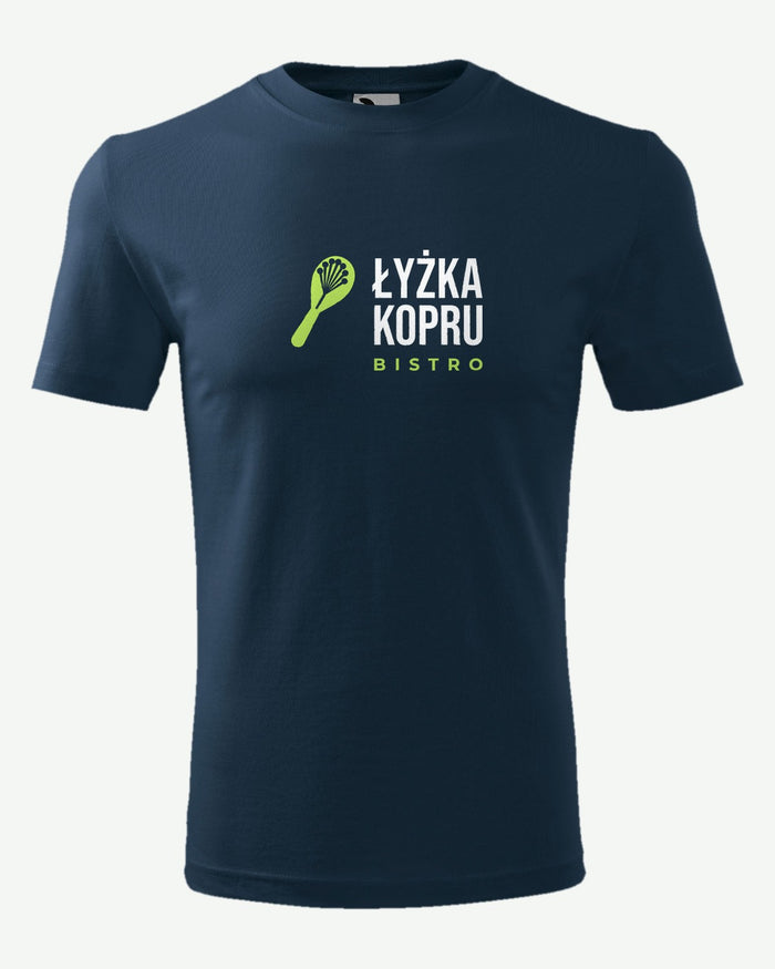 Wizualizacja: koszulka męska MALFINI Classic New (kolor: granatowy) z przykładowym logo fikcyjnego bistro Łyżka Kopru na przodzie.