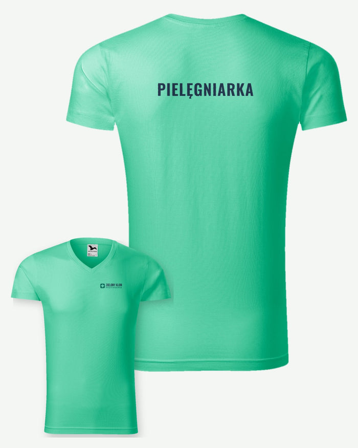 Wizualizacja: koszulka męska MALFINI Slim Fit V-neck (kolor: miętowy) z przykładowym logo fikcyjnej przychodni Zielony Klon na piersi i napisem PIELĘGNIARKA na plecach.