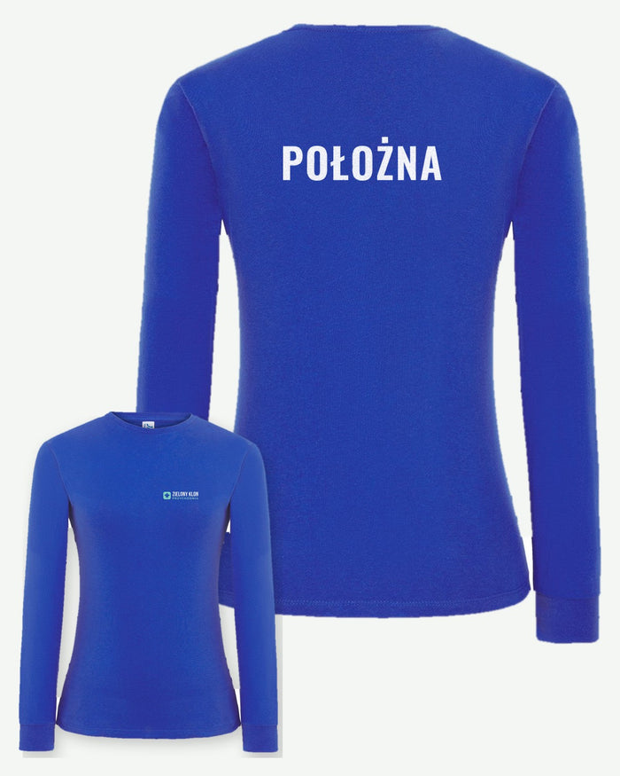 Wizualizacja: koszulka damska JHK TSRL PRM LS (kolor: niebieski) z przykładowym logo fikcyjnej przychodni Zielony Klon na piersi i napisem POŁOŻNA na plecach.