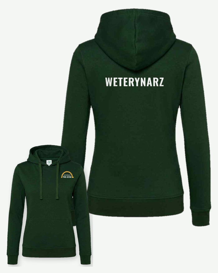 Wizualizacja: bluza damska JHK SWUL KNG (kolor: butelkowy zielony) z przykładowym logo fikcyjnej lecznicy weterynaryjnej Pod Jeżem na piersi i napisem WETERYNARZ na plecach.